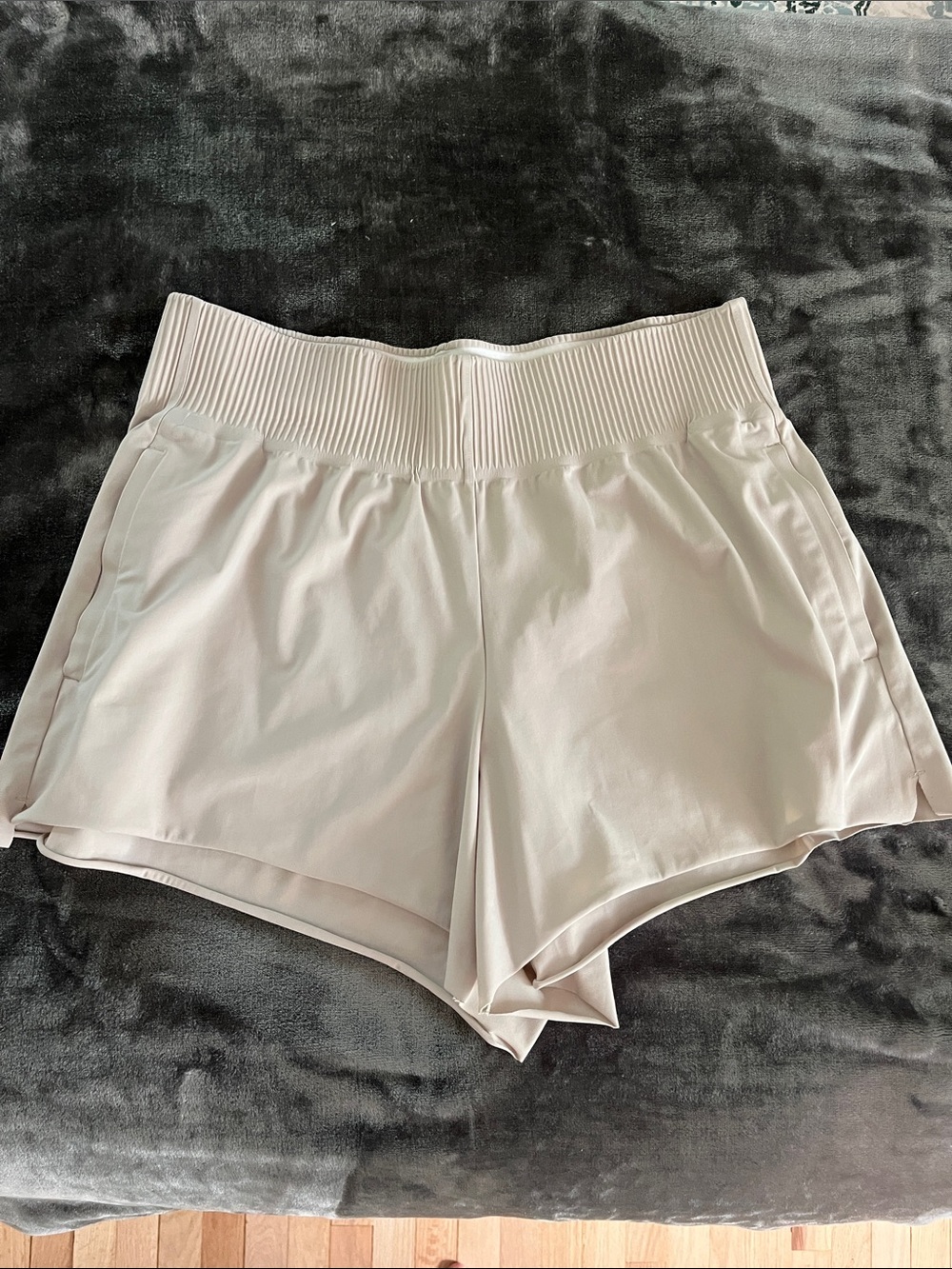 Athleta Cosmic Flutter Short Medium